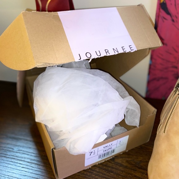 Journee Bootie - Picture 6 of 8